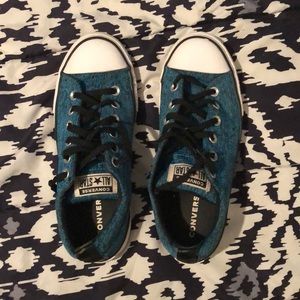 Size 5 youth converse. Pet & smoke free home!!